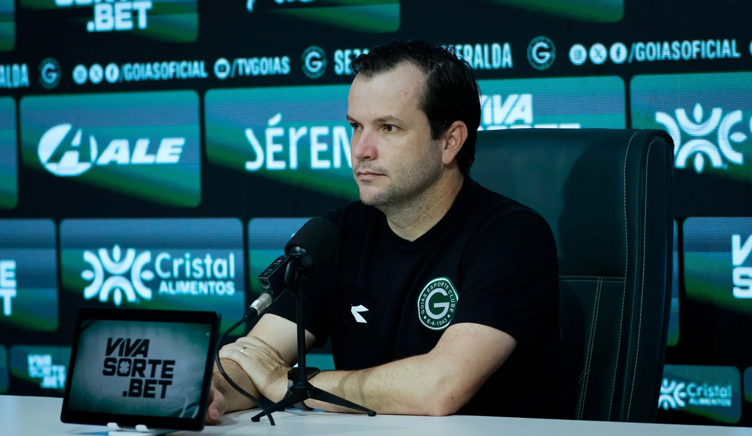 De olho em recuperação do Goiás, Daniel Paulista projeta duelo com o Vila Nova: “vencer um clássico é sempre diferente”
