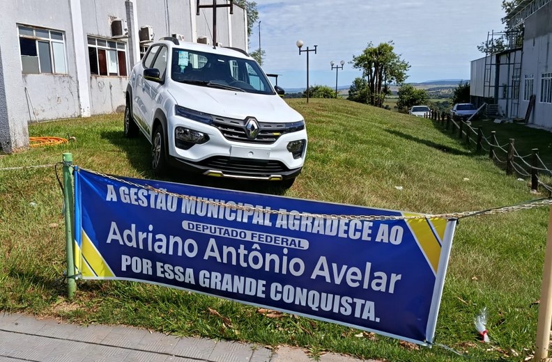 Deputado Adriano do Baldy garante veículo para o SER