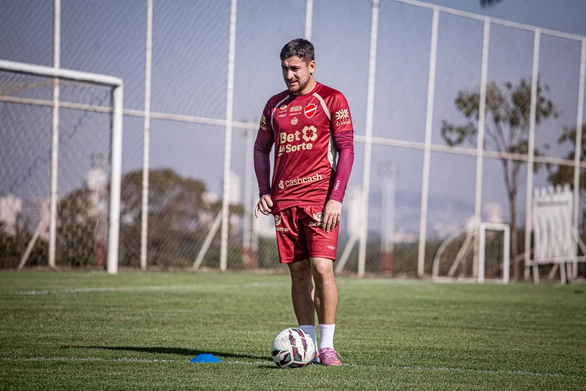 Destaque do Vila Nova, João Vieira celebra regularidade e projeta duelo diante do América-MG