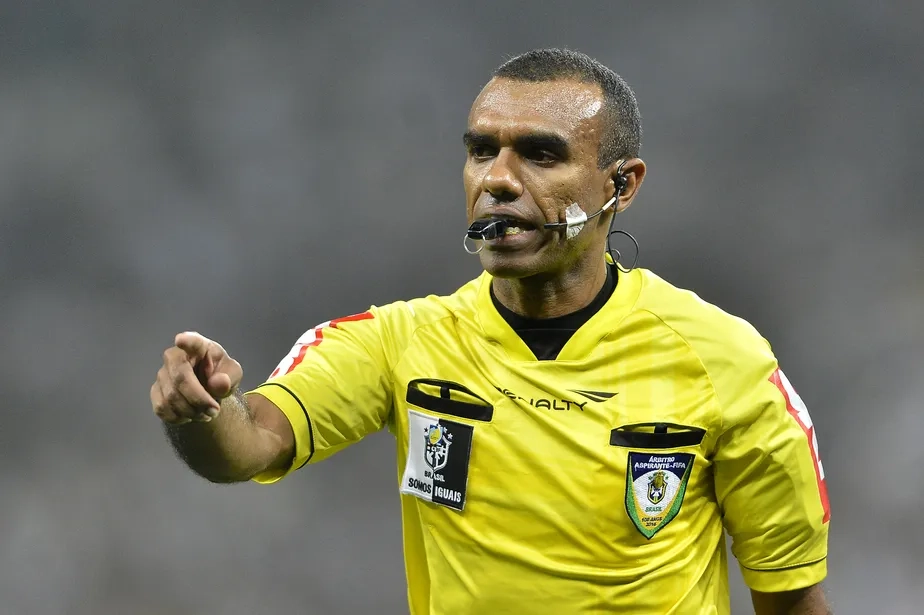 Dewson Fernando comanda arbitragem de Vila Nova x Anápolis pela semifinal da Copa Centro-Oeste
