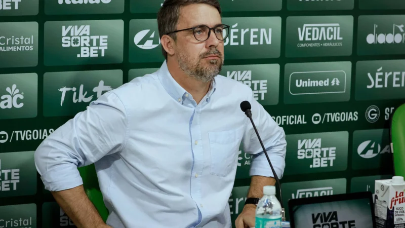 Diretor Michel Alves confirma atrasos de salários no Goiás: “resolver o quanto antes”