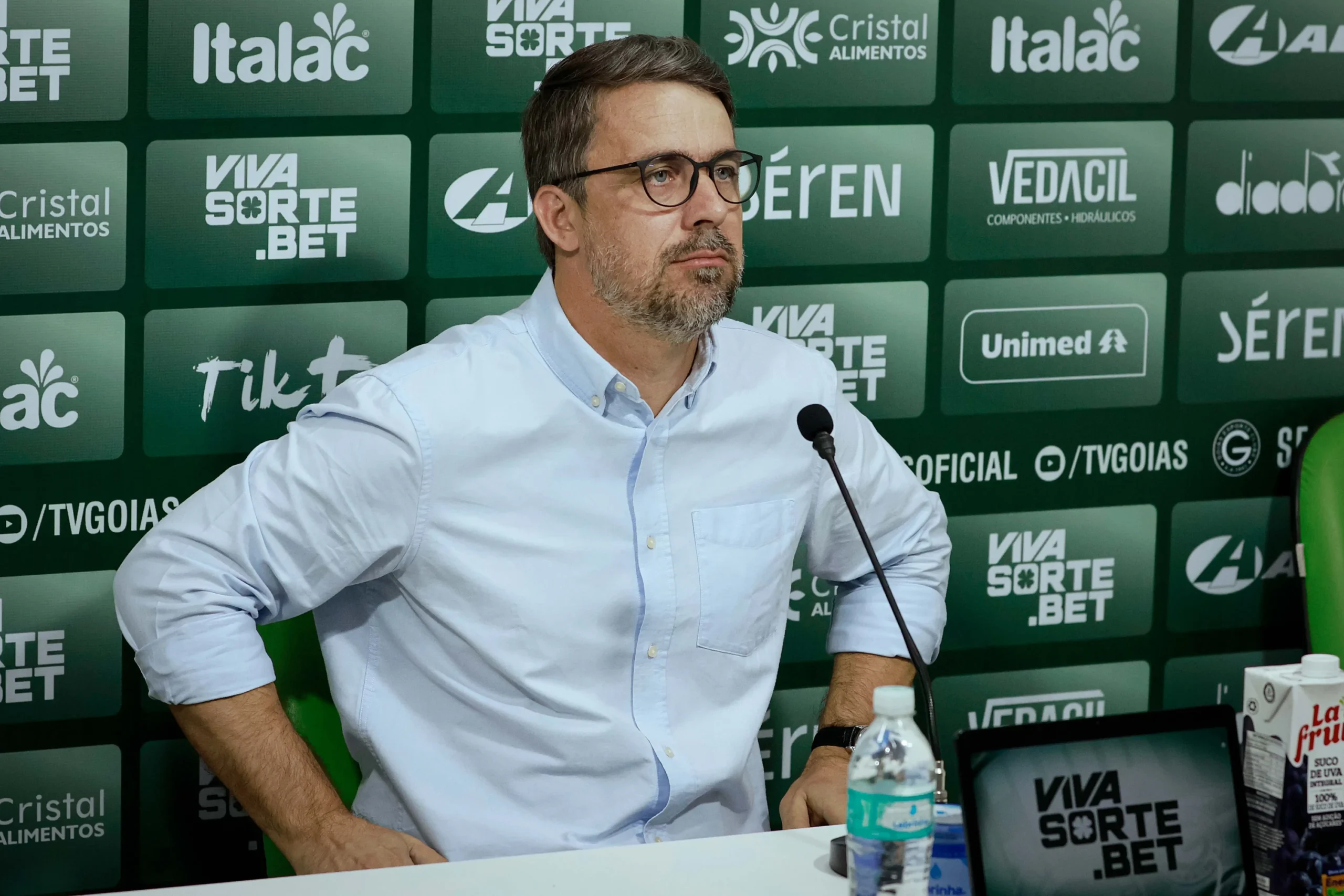 Diretor Michel Alves confirma atrasos de salários no Goiás: “resolver o quanto antes”
