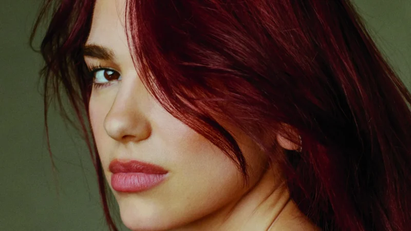 Dua Lipa processa Samsung em R$ 75 milhões