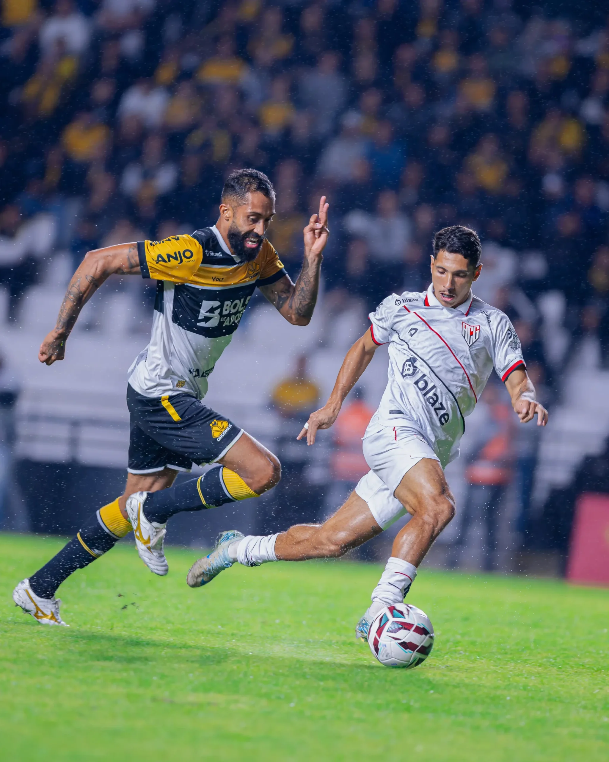Em jogo equilibrado, Atlético busca empate com Criciúma e conquista ponto fora de casa