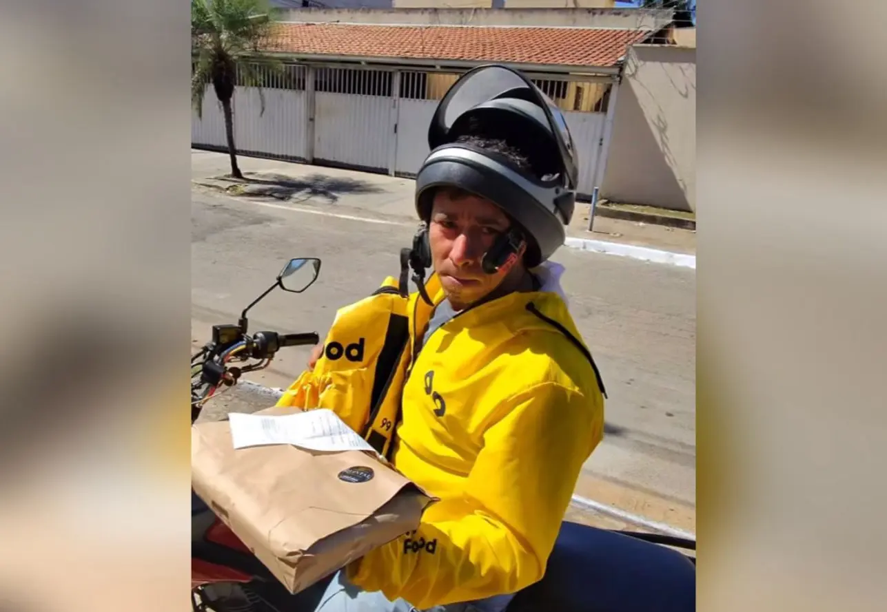 Empresário presenteia motoboy com marmita em Goiânia e descobre história marcada por luto e dificuldades