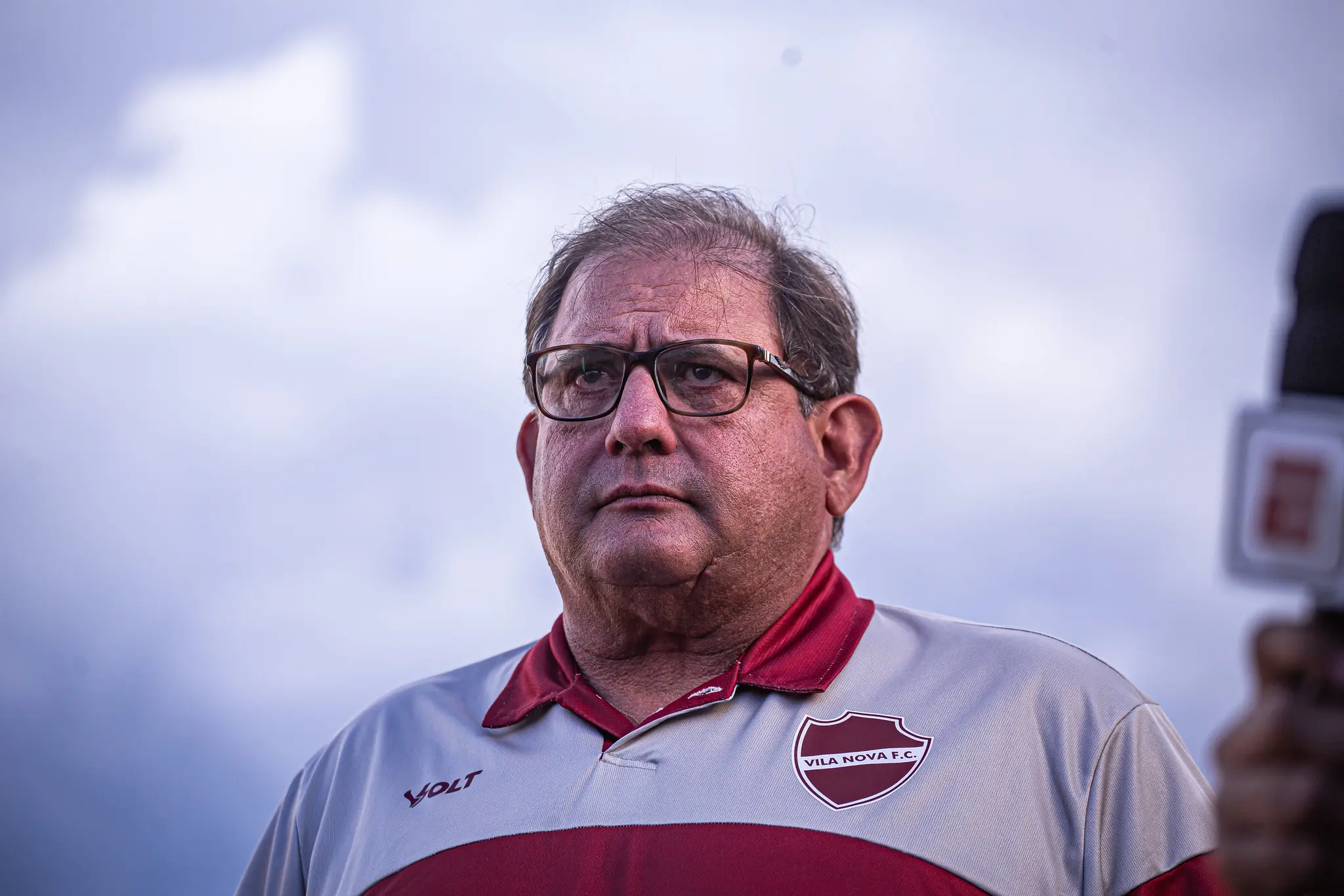 “Está difícil? Está, mas está gostoso”, diz Guto Ferreira após vitória do Vila Nova na Série B
