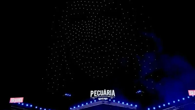 “Estrelinha”: Alok projeta rosto de Marília Mendonça na Pecuária de Goiânia; assista