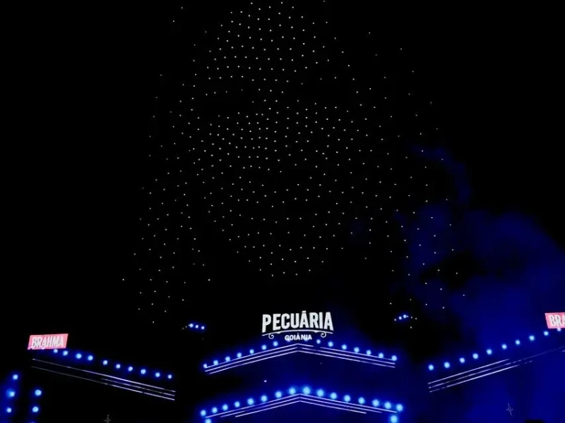 “Estrelinha”: Alok projeta rosto de Marília Mendonça na Pecuária de Goiânia; assista