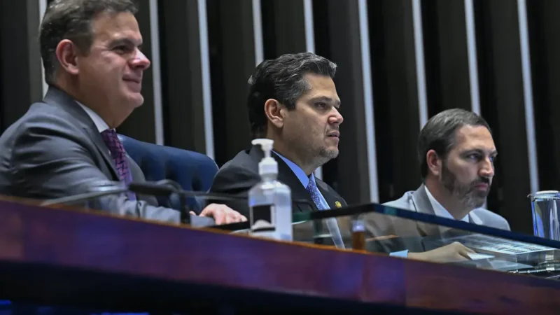 Fim da escala 6×1: empresários procuram Alcolumbre para melar acordo de Lula com Motta