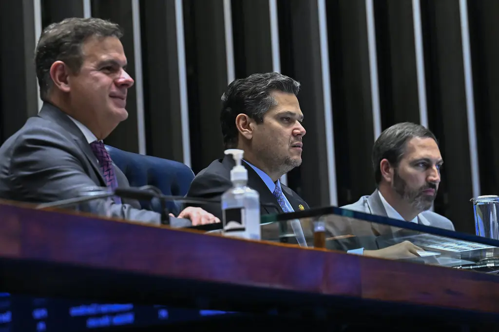 Fim da escala 6×1: empresários procuram Alcolumbre para melar acordo de Lula com Motta