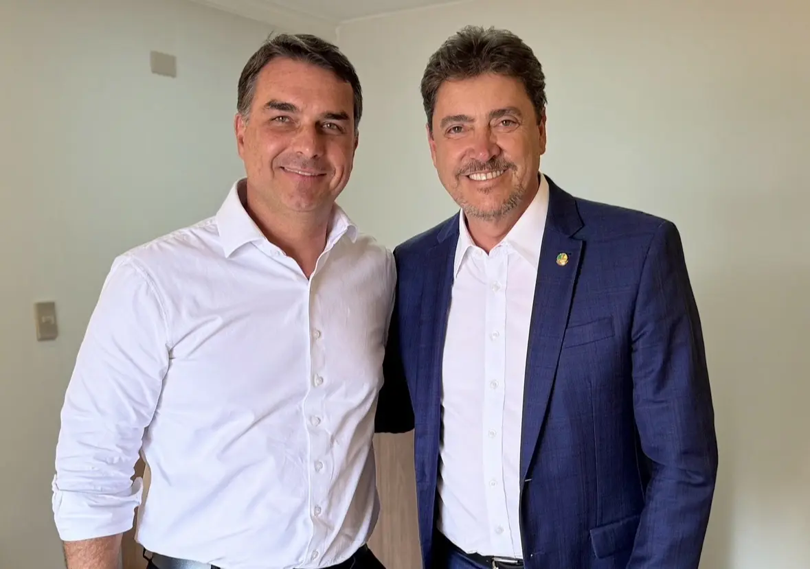 Flávio Bolsonaro confirma presença em Goiânia para lançamento da pré-candidatura de Wilder Morais ao governo