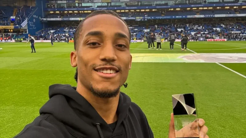 Fora da Copa do Mundo, João Pedro ganha prêmio de melhor jogador do Chelsea na temporada