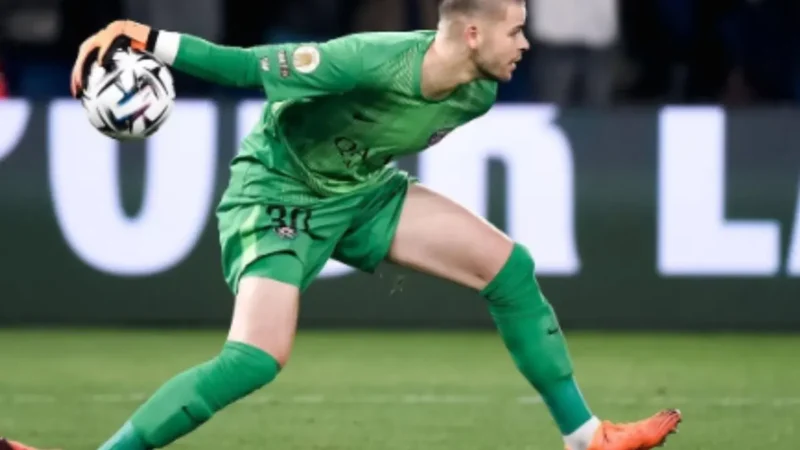 França abre mão de estrelas na Copa