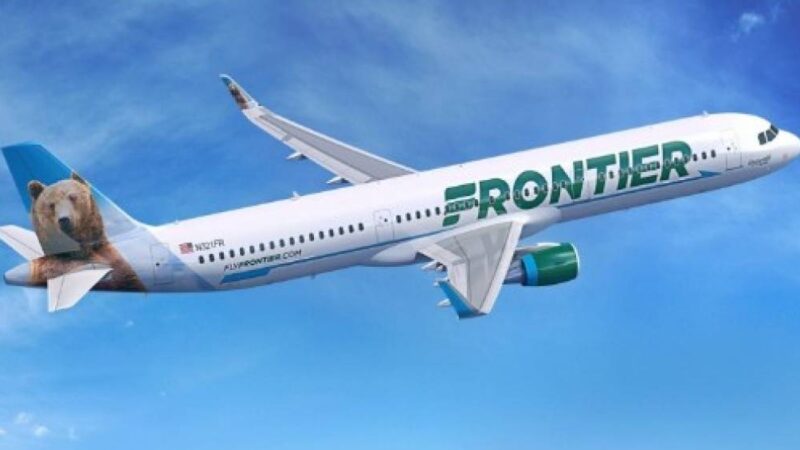 Pedestre morre atropelado por avião em aeroporto nos EUA e passageiros ficam feridos