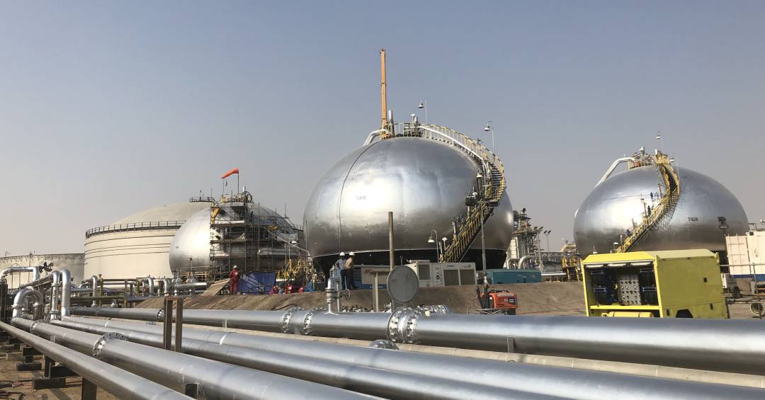 Opep+ vai aumentar produção de petróleo em meio a saída dos Emirados e bloqueio de Ormuz