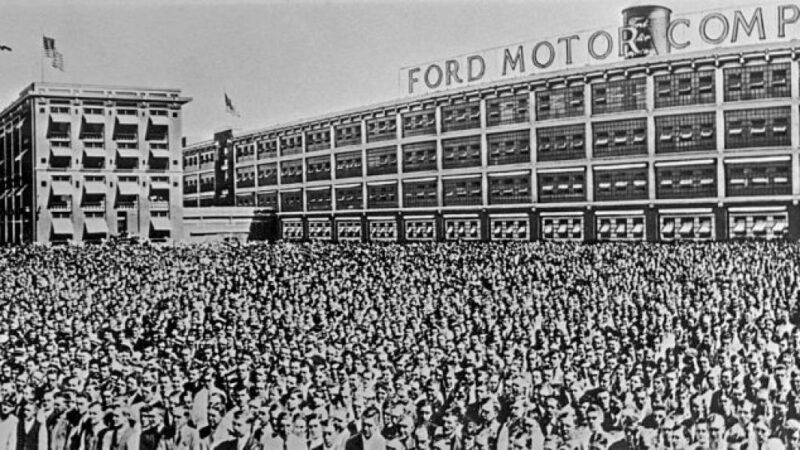 Escala 5×2 completa 100 anos nos EUA, e foi Henry Ford que fez