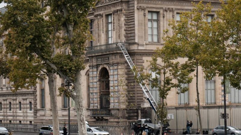 Relatório diz que Louvre negligenciou segurança em prol da ‘projeção e influência’ do museu
