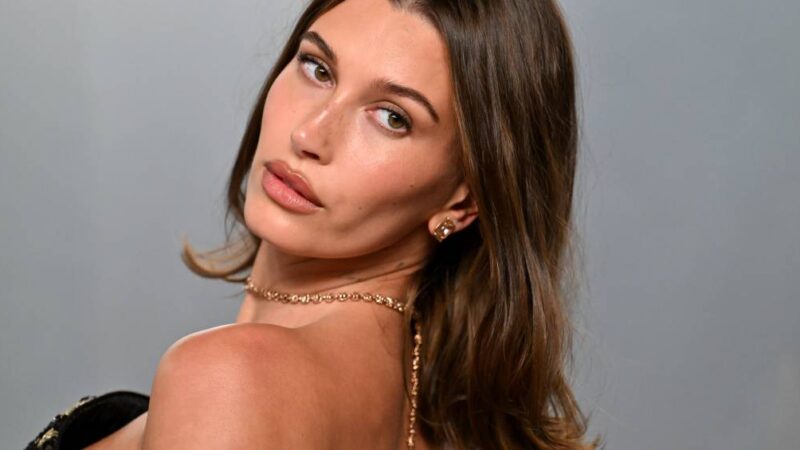 Rainhas dos cosméticos: Hailey Bieber personifica sucesso empresarial