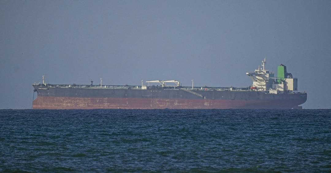 Trump diz que EUA vão escoltar navios parados no Estreito de Ormuz
