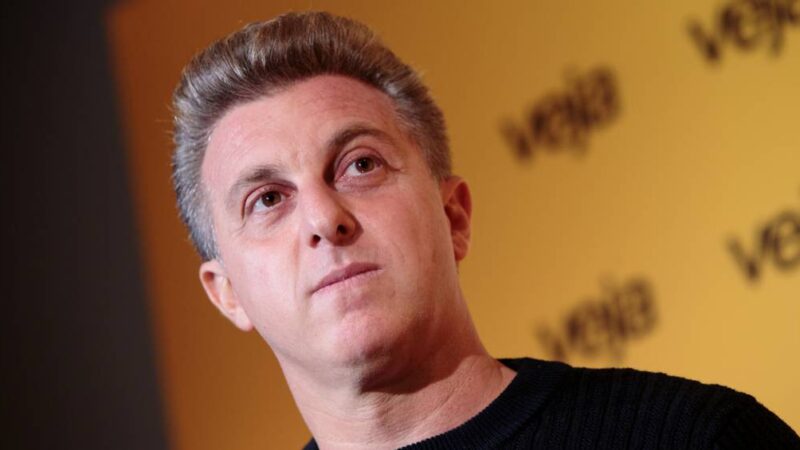 Luciano Huck nega ser contra Bolsa Família após declaração causar polêmica