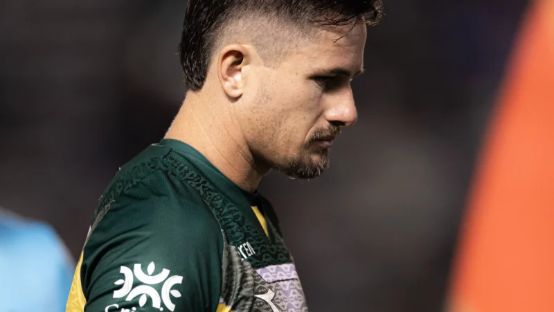 Goiás informa que cirurgia do goleiro Tadeu foi realizada com sucesso