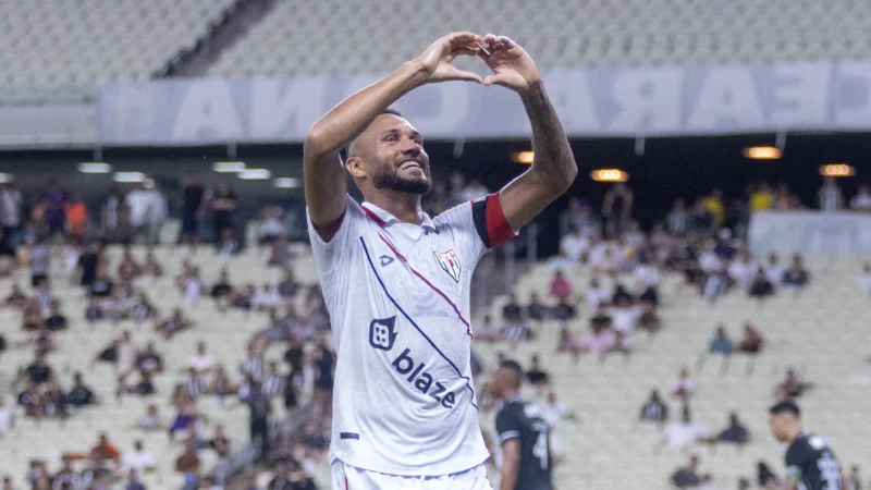 Gustavo Coutinho marca de pênalti e Atlético derrota Ceará fora de casa na Série B