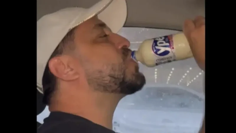 Homem publica vídeo mamando detergente Ypê: Pra você, petista