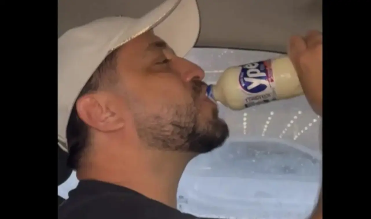 Homem publica vídeo mamando detergente Ypê: Pra você, petista