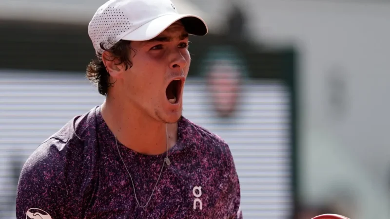 João Fonseca vence Djokovic e avança para as oitavas de Roland Garros