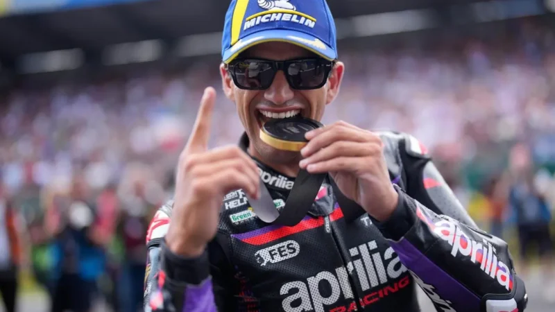 Jorge Martín vence corrida sprint da MotoGP na França; Marc Márquez sofre fratura no pé após acidente