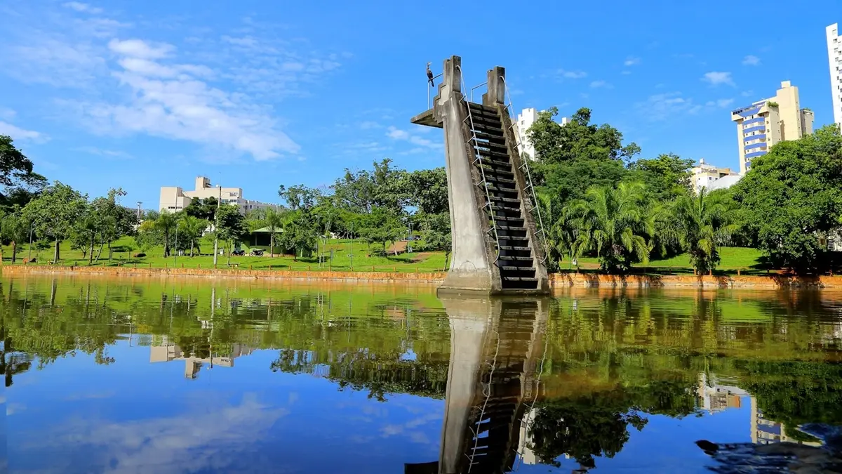 Laudo da Amma determina corte de 48 árvores no Lago das Rosas; delegado ambiental vê espécimes ‘comprometidos’
