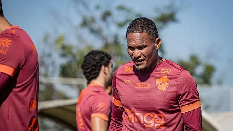 Lembra dele? Adversário do Brasil, em amistoso, já jogou a série B pelo Vila Nova