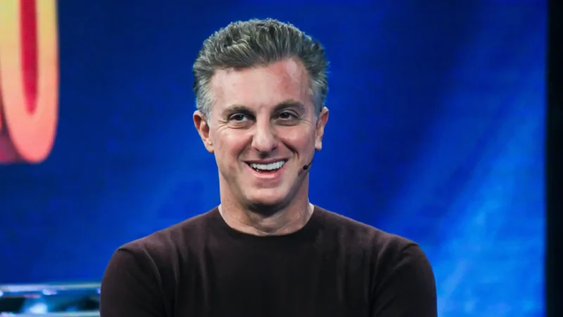 Luciano Huck e Bolsa Família: dinheiro público para jatinho?