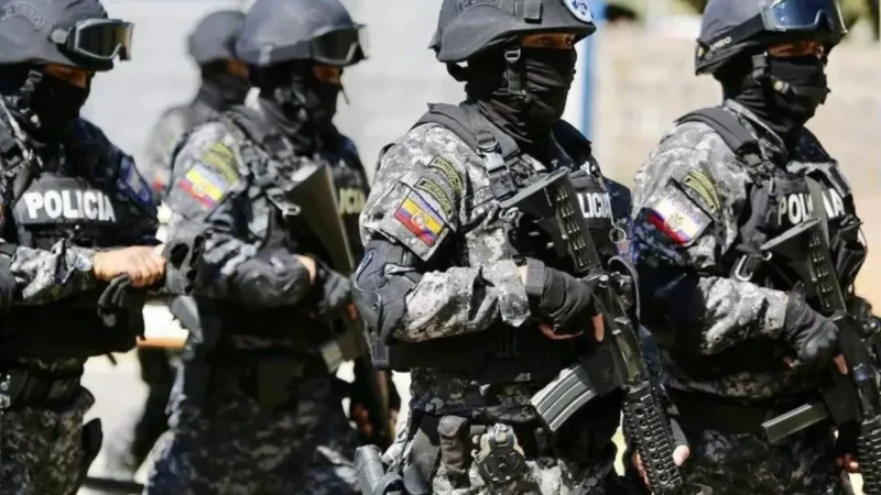 Mais de 120 são presos no Equador no 1º dia do toque de recolher