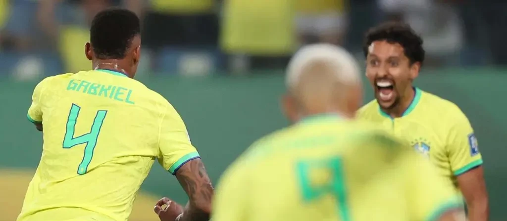 Marquinhos conforta Gabriel Magalhães após cobrança decisiva na Champions: “Perdi pênalti também na Copa do Mundo”