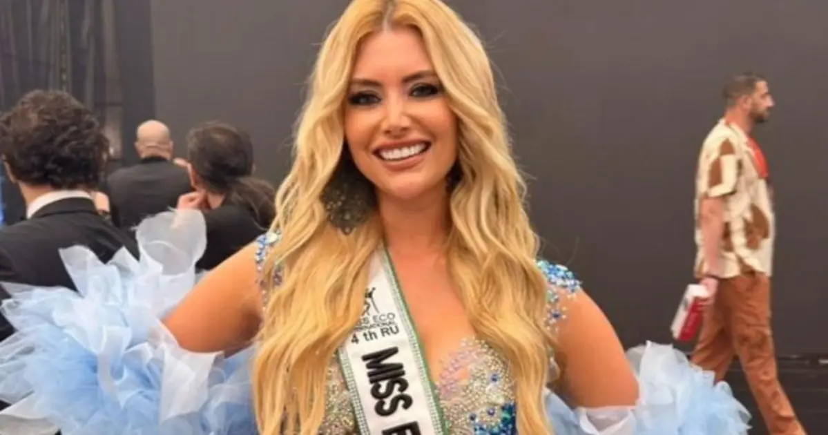 Miss Brasil sofre queda ao vivo durante concurso no Egito; assista
