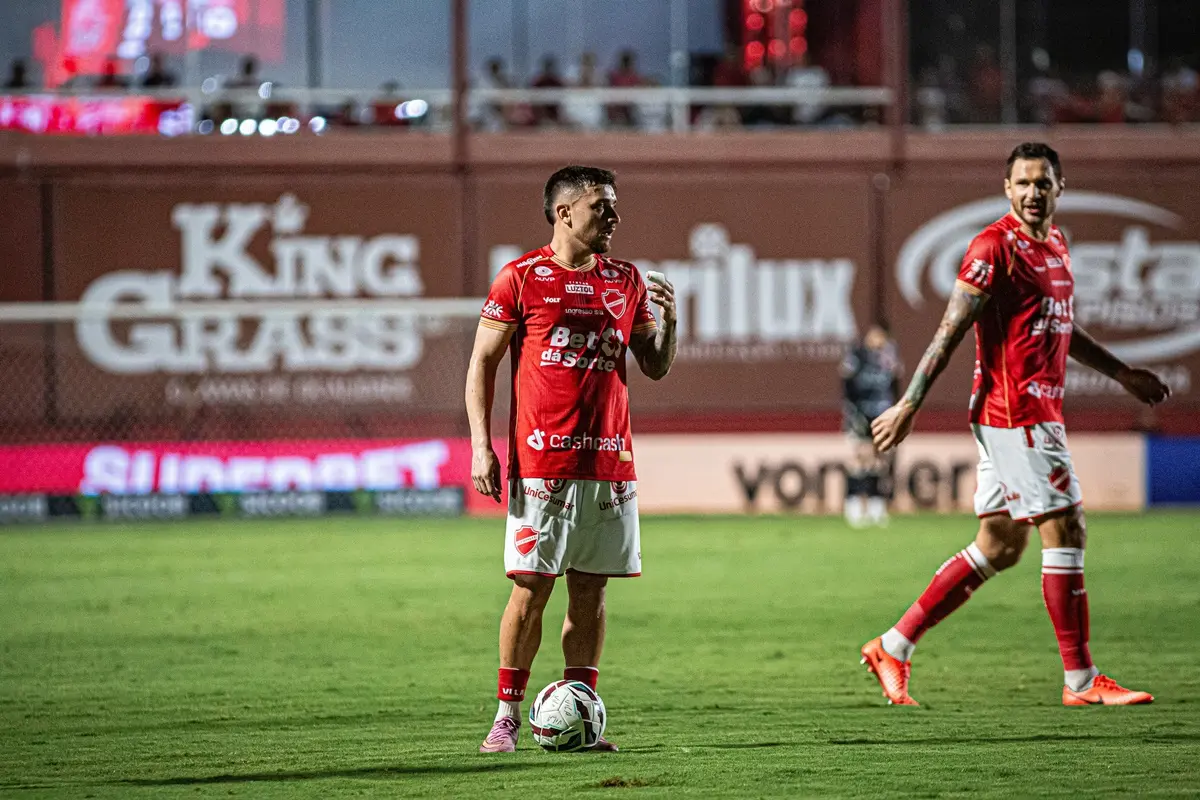 “Não tem terra arrasada”, diz João Vieira após empate do Vila Nova contra Athletic-MG