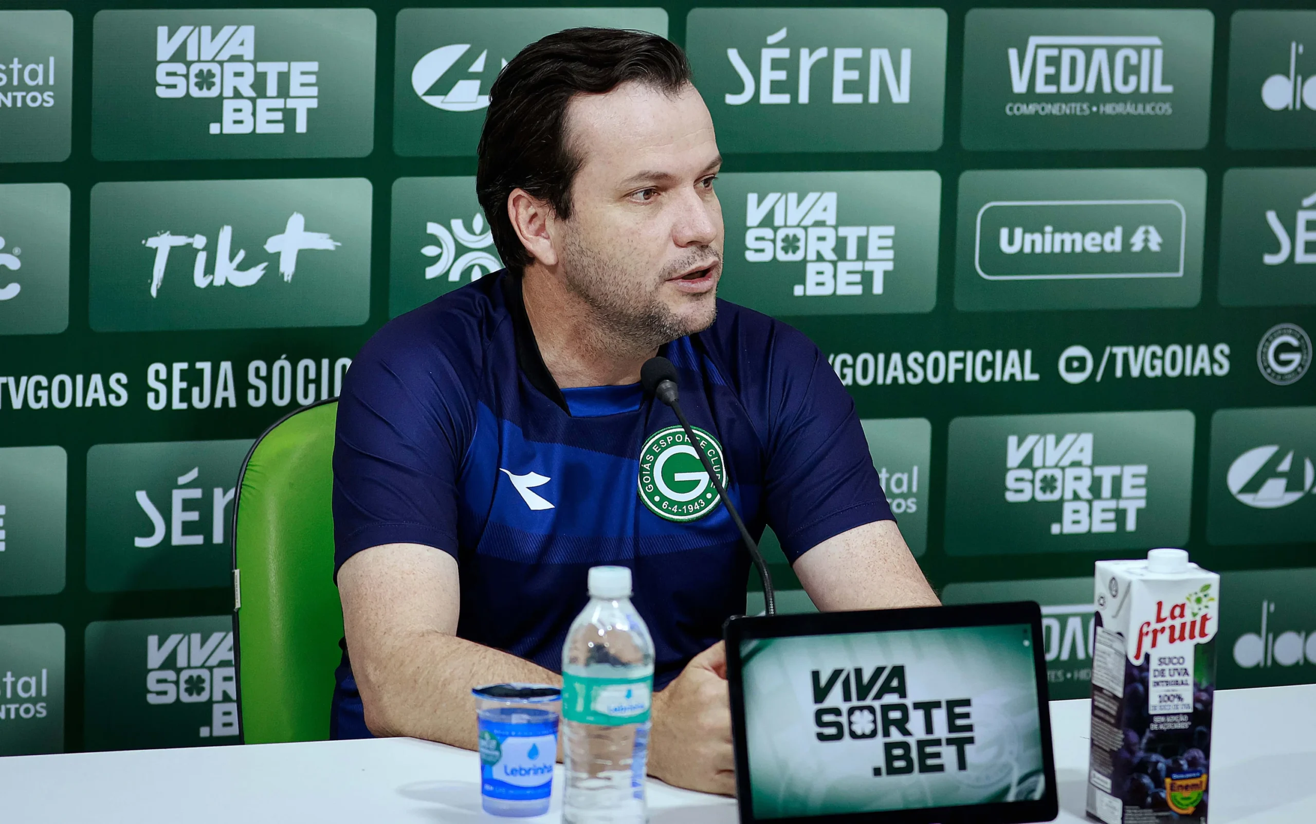 “O comprometimento aqui é total”, diz Daniel Paulista após vitória do Goiás