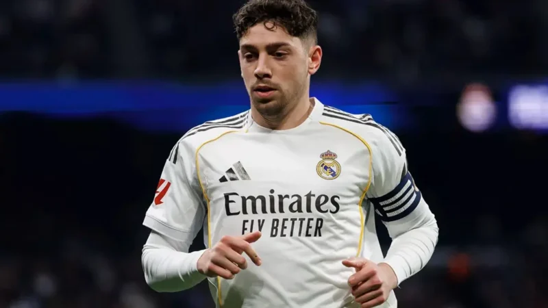 PSG monitora crise no Real Madrid e faz contato por Valverde após briga com Tchouaméni, diz jornal