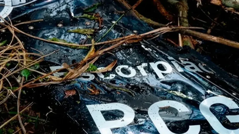Polícia homenageia vítimas de queda de helicóptero em 2012