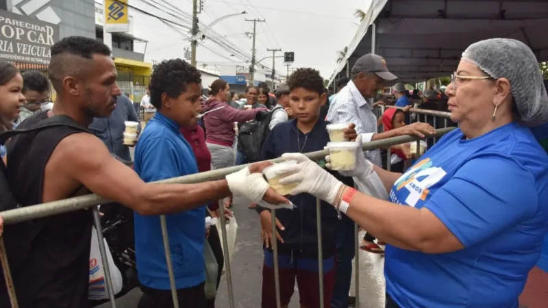 ‘Por essa ninguém esperava’: prefeitura serve bolo no pote no aniversário de Aparecida e moradores reagem
