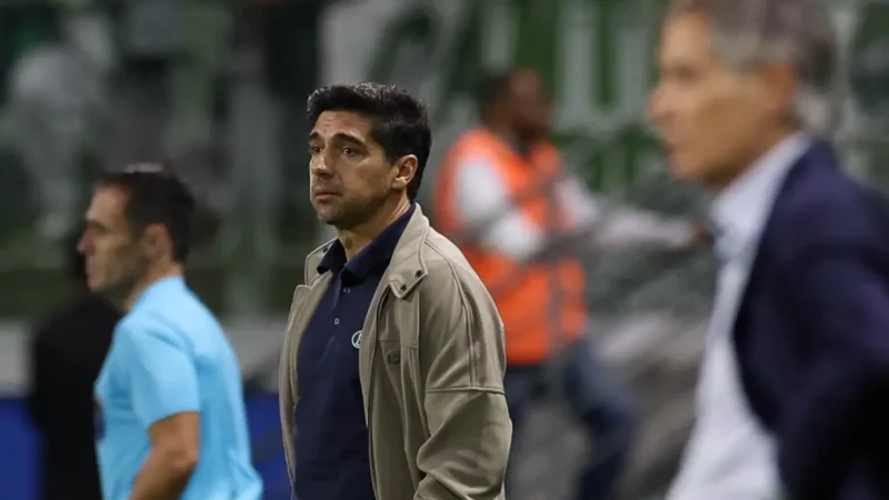 Principal organizada do Palmeiras pede saída do técnico Abel Ferreira