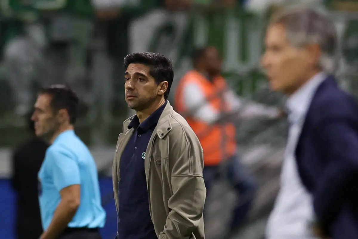 Principal organizada do Palmeiras pede saída do técnico Abel Ferreira