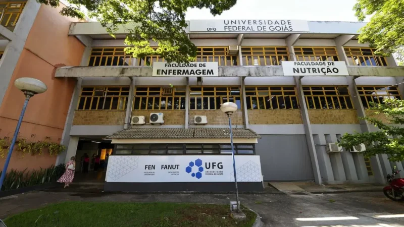 Professor da UFG é afastado após denúncias de assédio