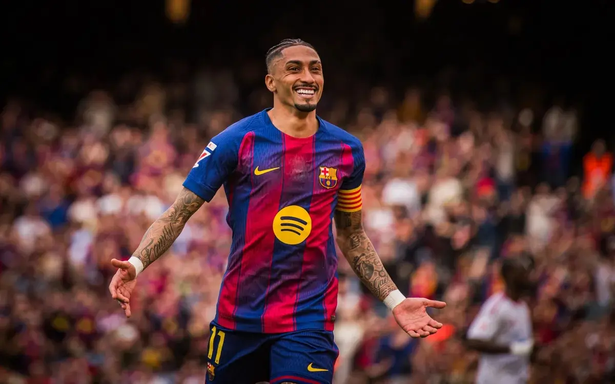 Raphinha, do Barcelona, entra no radar de clubes da Arábia Saudita, diz jornal