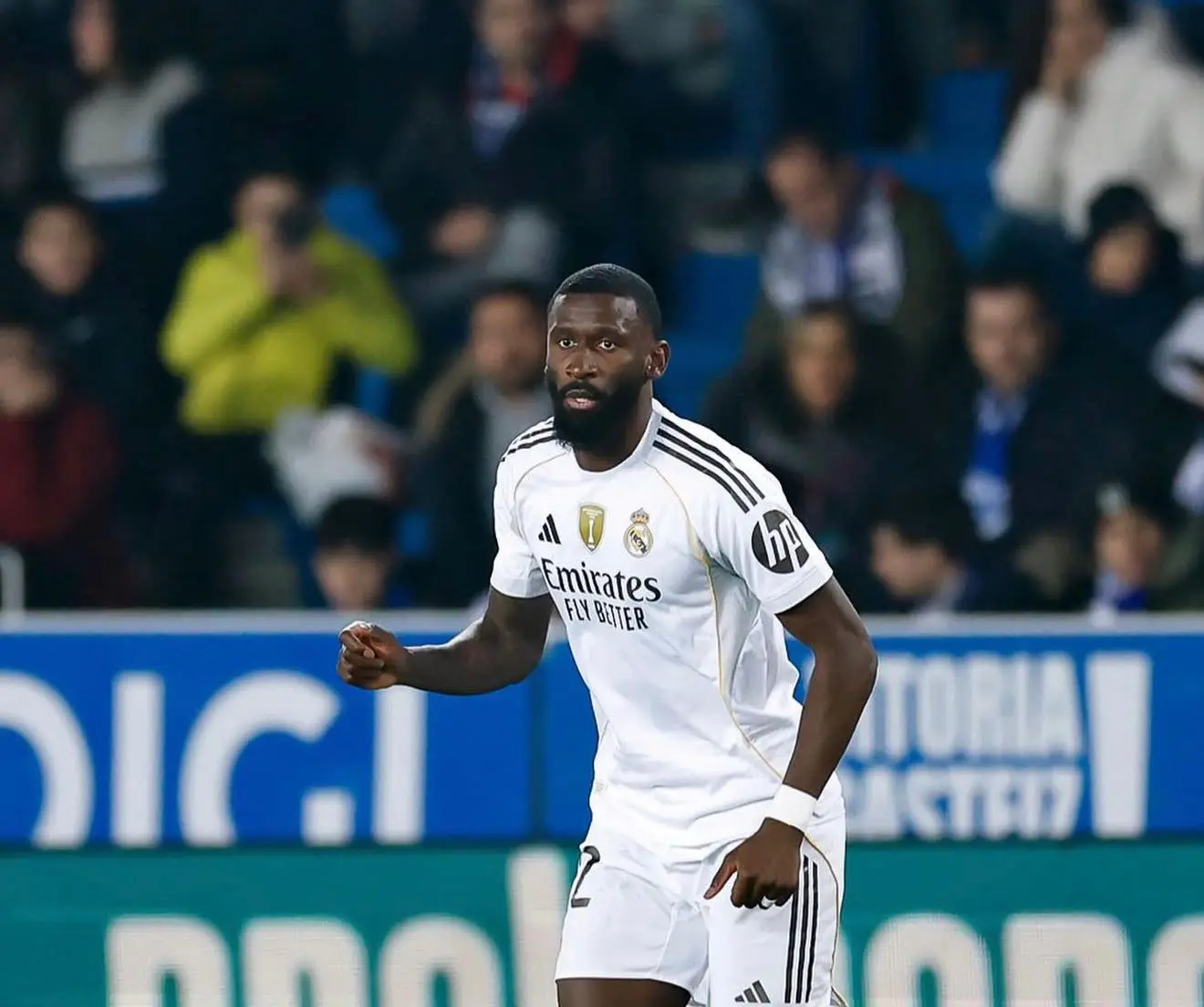 Rudiger dá tapa em companheiro de time e aumenta tensão no Real Madrid, diz rádio da Espanha