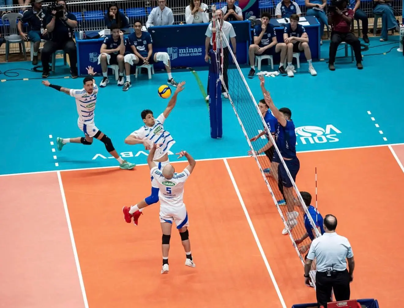 Sada Cruzeiro e Minas fazem duelo decisivo por vaga na final