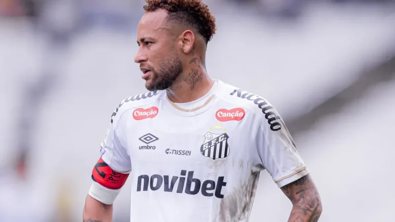 Santos deve preservar Neymar até apresentação na seleção por conta de edema na panturrilha