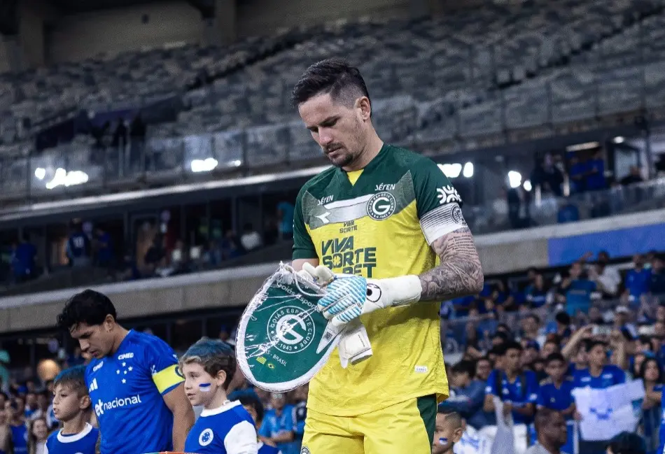 Tadeu tem fratura confirmada e vira desfalque do Goiás na sequência da Série B