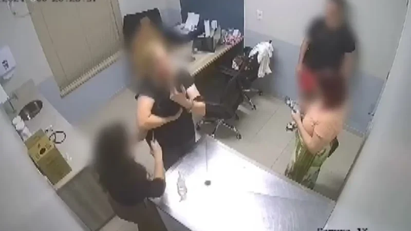 Tutora leva cachorra ao veterinário e acaba recebendo injeção
